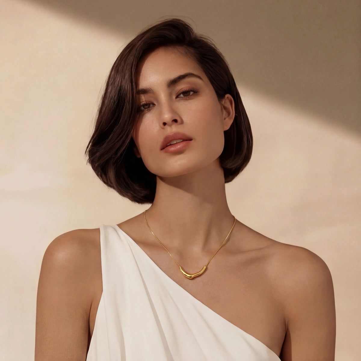 Sleek and Curvy Necklace