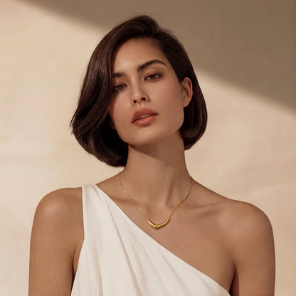 Sleek and Curvy Necklace