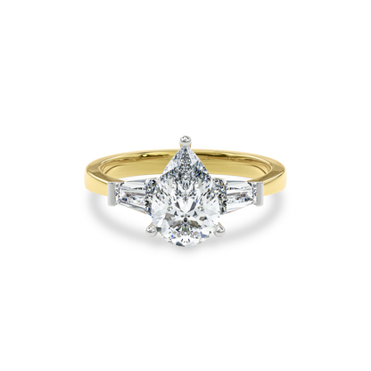Daphnis Three Stones Engagement Ring Pear•Yellow Gold